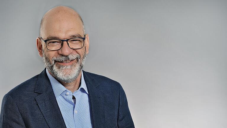 MATHIAS WIEDEMANN schaut zwar auch gerne Netflix, aber für ein echtes Live-Erlebnis, am liebsten in der Oper, lässt er auch die spannendste Serie liegen. MATHIAS WIEDEMANN schaut zwar auch gerne Netflix, aber für ein echtes Live-Erlebnis, am liebsten in der Oper, lässt er auch die spannendste Serie liegen.
