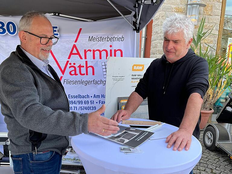 Wie sieht ein behindertengerechtes Bad aus? Und gibt es tatsächlich fugenlose Fliesen? Das alles war bei der Baufachmesse in Karbach bei Gesprächen mit den Profis zu erfahren. Wie sieht ein behindertengerechtes Bad aus? Und gibt es tatsächlich fugenlose Fliesen? Das alles war bei der Baufachmesse in Karbach bei Gesprächen mit den Profis zu erfahren.