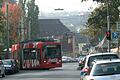 Noch müssen die Linien 1 und 5 hier in die Robert-Koch-Straße abbiegen. Später fahren sie weiter in der Josef-Schneider-Straße bis hoch zu ZIM und ZOM der Unikliniken.