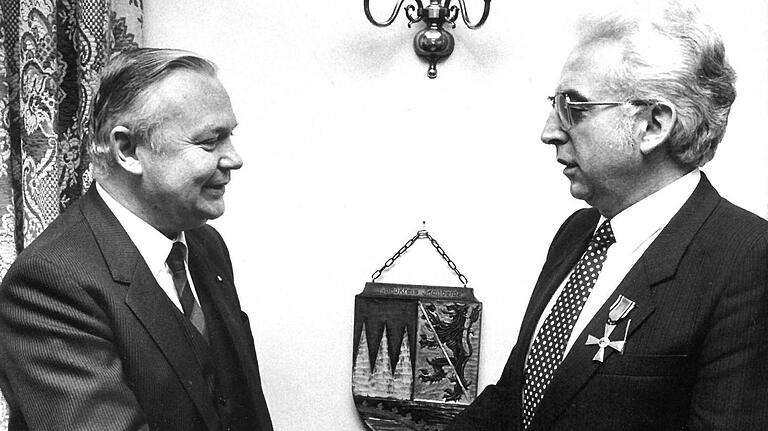 Ein Archivbild aus seiner aktiven Zeit als Landtagsabgeordneter zeigt Albert Meyer (links) zusammen mit dem ehemaligen Landrat Walter Keller. Ein Archivbild aus seiner aktiven Zeit als Landtagsabgeordneter zeigt Albert Meyer (links) zusammen mit dem ehemaligen Landrat Walter Keller.