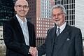 Asklepios und die Rhön-Klinikum AG bündelten ihre Kräfte: Kai Hankeln, CEO von Asklepios (l.), Eugen Münch Unternehmensgründer von Rhön Klinikum.