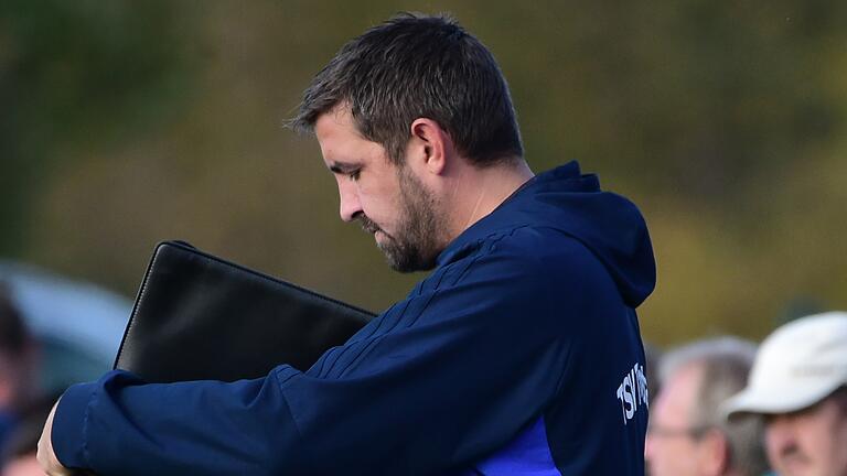 Martin Beck (im Bild) bleibt auch in der kommenden Saison Trainer des Fußball-Bezirksligisten TSV Trappstadt. Martin Beck (im Bild) bleibt auch in der kommenden Saison Trainer des Fußball-Bezirksligisten TSV Trappstadt.