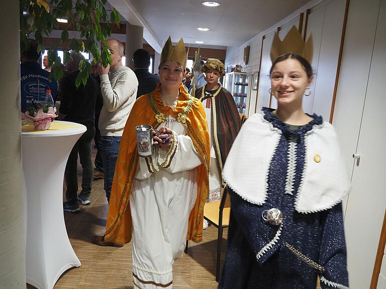 Bei der Feuerwehr stieg Weihrauch auf: Der Neujahrsempfang der Gemeinde Dittelbrunn begann mit dem Besuch der Sternsinger. Bei der Feuerwehr stieg Weihrauch auf: Der Neujahrsempfang der Gemeinde Dittelbrunn begann mit dem Besuch der Sternsinger.