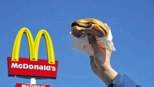 Neuer Chef: McDonald's Bad Neustadt wurde an den Franchisenehmer Stephen Paul de Santo aus Schweinfurt verkauft, der damit insgesamt sieben Restaurants, darunter fünf in Schweinfurt und Werneck, leitet. Neuer Chef: McDonald's Bad Neustadt wurde an den Franchisenehmer Stephen Paul de Santo aus Schweinfurt verkauft, der damit insgesamt sieben Restaurants, darunter fünf in Schweinfurt und Werneck, leitet.