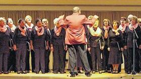 Gäste: Der Lehrerchor aus Bad Doberan an der Ostseeküste gab im Rahmen eines Gemeinschaftkonzertes im Sälzer Gemeindezentrum ein musikalisches Stelldichein und begeisterte die zahlreichen Gäste. Gäste: Der Lehrerchor aus Bad Doberan an der Ostseeküste gab im Rahmen eines Gemeinschaftkonzertes im Sälzer Gemeindezentrum ein musikalisches Stelldichein und begeisterte die zahlreichen Gäste.