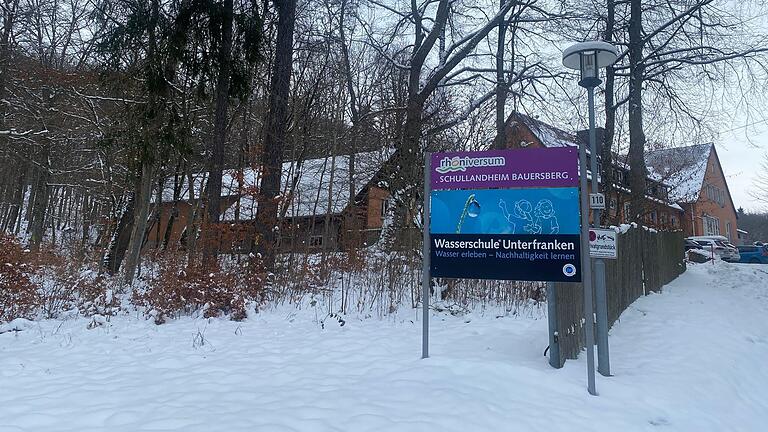 Das Schullandheim Bauersberg oberhalb von Bischofsheim in der Rhön schließt zum 31. Dezember 2023. Eine Petition zum Erhalt unterzeichneten innerhalb einer Woche fast 8000 Unterstützer. Das Schullandheim Bauersberg oberhalb von Bischofsheim in der Rhön schließt zum 31. Dezember 2023. Eine Petition zum Erhalt unterzeichneten innerhalb einer Woche fast 8000 Unterstützer.