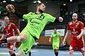 Kreis-Klasse: Michael Schulz von der DJK Rimpar Wölfe (am Ball), hier im Spiel gegen den ASV Hamm-Westfalen, sucht in der Zweiten Handball-Bundesliga eine neue Herausforderung.