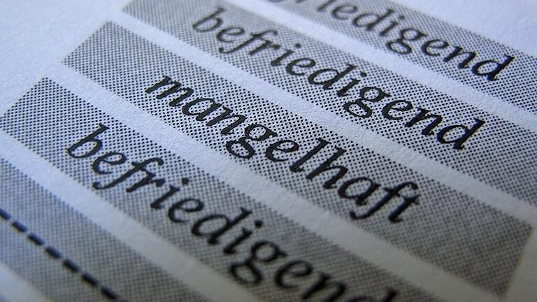 Zeugnis - Sitzenbleiben - Ja, es geht um Noten in der Schule, aber auch um noch viel mehr als nur die schulische Leistung. Zeugnis - Sitzenbleiben - Ja, es geht um Noten in der Schule, aber auch um noch viel mehr als nur die schulische Leistung.