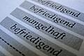 Zeugnis - Sitzenbleiben       -  Ja, es geht um Noten in der Schule, aber auch um noch viel mehr als nur die schulische Leistung.