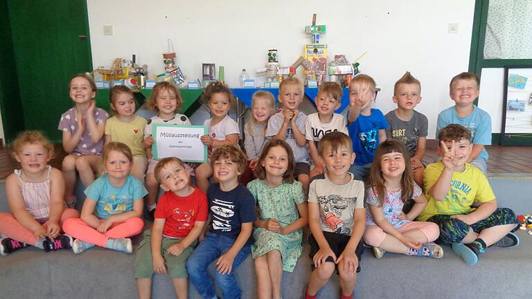Im Bild (von links hinten): Lia Collin, Madleen Brückner, Frieda Wiesner, Sara Klein, Amelie Bloch, Mian Peuker, Finn Kogler, Lenn Collin, Milo Peuker, Leon Schäflein. Vorne von links: Karlotta Meyer, Leni Pastor, Julian Seemann, Oskar Füller, Mila Füller, Oskar Hiller, Emma Loose, Silas Klein. Im Bild (von links hinten): Lia Collin, Madleen Brückner, Frieda Wiesner, Sara Klein, Amelie Bloch, Mian Peuker, Finn Kogler, Lenn Collin, Milo Peuker, Leon Schäflein. Vorne von links: Karlotta Meyer, Leni Pastor, Julian Seemann, Oskar Füller, Mila Füller, Oskar Hiller, Emma Loose, Silas Klein.