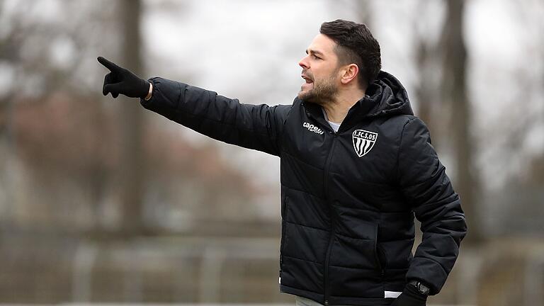 Trainer Victor Kleinhenz (FC Schweinfurt 05) hofft auf einen Auswärtssieg seiner Mannschaft beim FC Bayern München II. Trainer Victor Kleinhenz (FC Schweinfurt 05) hofft auf einen Auswärtssieg seiner Mannschaft beim FC Bayern München II.