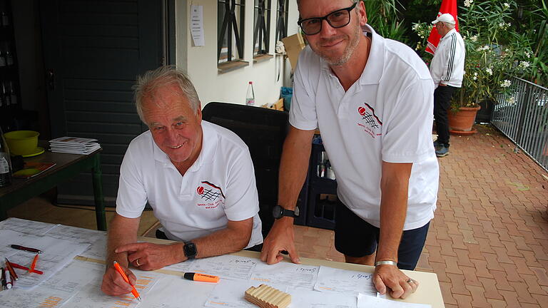 Senioren-Open Bad Kissingen - Klaus Beck (links) und Markus Wittek behalten bei den Senioren-Open alles im Blick. Senioren-Open Bad Kissingen - Klaus Beck (links) und Markus Wittek behalten bei den Senioren-Open alles im Blick.