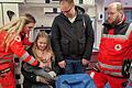 Notfallsanitäterin Sina Kaim unterstützte bei der Geburt des kleinen Hannes im Rettungswagen. Die Eltern Jasmin und Jens Weingart sind für die professionelle Hilfe dankbar. Mit dabei war auch Rettungssanitäter Philipp Kiesel.       -  Notfallsanitäterin Sina Kaim unterstützte bei der Geburt des kleinen Hannes im Rettungswagen. Die Eltern Jasmin und Jens Weingart sind für die professionelle Hilfe dankbar. Mit dabei war auch Rettungssanitäter Philipp Kiesel.