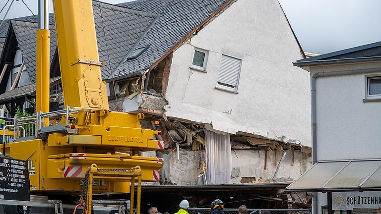 Hotel teilweise eingestürzt - Ein Stockwerk war quasi in sich zusammengesackt. (Archivbild) Hotel teilweise eingestürzt - Ein Stockwerk war quasi in sich zusammengesackt. (Archivbild)