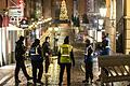 Mitarbeiter eines Sicherheitsdienstes sollten am Silvesterabend an der Alten Mainbrücke dafür sorgen, dass es nicht zu Menschenansammlungen kommt.