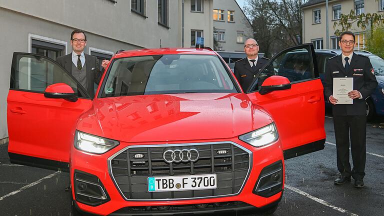 Erster Landesbeamter Florian Busch (von links) und Kreisbrandmeister Andreas Geyer bestätigten Heiko Wolpert als stellvertretenden Kreisbrandmeister für weitere fünf Jahre