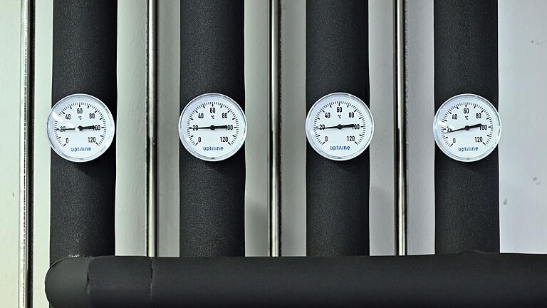 Wärmepumpenkomponenten       -  Das Heizen mit einer Wärmepumpe ist der Beratung zufolge schon heute günstiger als das Heizen mit fossilen Energieträgern wie Öl oder Gas.