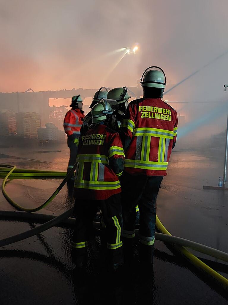 Vollbrand in einem Baumarkt in Zellingen. Vollbrand in einem Baumarkt in Zellingen.