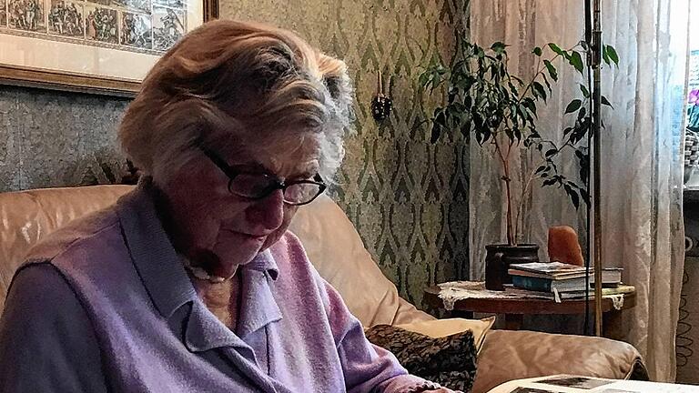 Amanda Zattler, 90 Jahre alt, blättert sich zurück in ihre Jugend auf dem Gutshof in Lohr.
