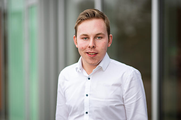 Julian Feix ist der Meinung, die Bundeswehr bräuchte gut ausgebildete Soldaten, keine Wehrpflichtigen, die nur kurze Zeit dabei sind. Julian Feix ist der Meinung, die Bundeswehr bräuchte gut ausgebildete Soldaten, keine Wehrpflichtigen, die nur kurze Zeit dabei sind.