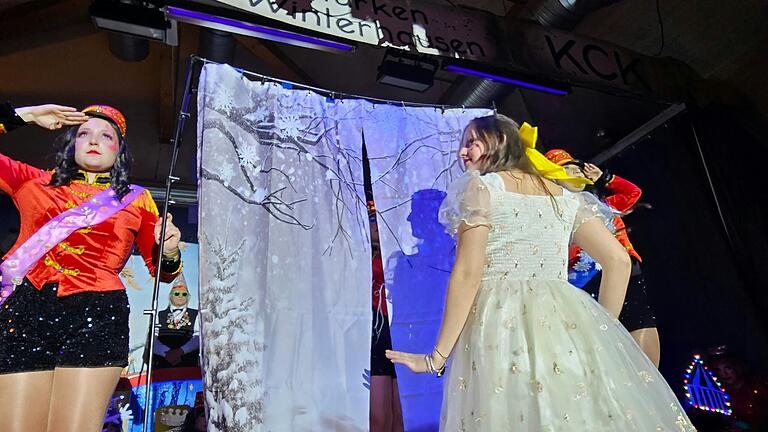 Und rein ins Winterhäuser Wintermärchen der Sultansgarde: Der Nussknacker und die vier Reiche. Und rein ins Winterhäuser Wintermärchen der Sultansgarde: Der Nussknacker und die vier Reiche.