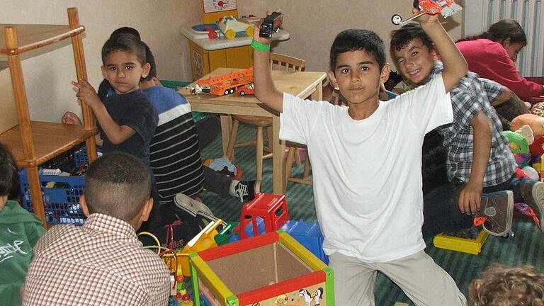 Zurück in der Kindheit: In Windeseile haben die Flüchtlingskinder das Spielzimmer in der Verwaltungsgemeinschaft erobert. Zurück in der Kindheit: In Windeseile haben die Flüchtlingskinder das Spielzimmer in der Verwaltungsgemeinschaft erobert.