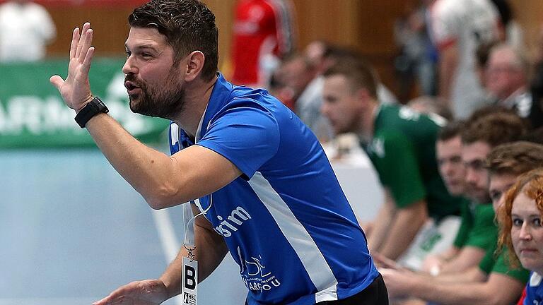DKB 2. Handball-Bundesliga, DJK Rimpar Wölfe - TuS Ferndorf       -  Fünf Niederlagen hat das Team von Trainer Matthias Obinger in dieser Saison in der Zweiten Handball-Bundesliga schon kassiert. Im Heimspiel gegen den Dessau-Roßlauer HV soll für die DJK Rimpar Wölfe ein Sieg her, um nicht tiefer in die Abstiegszone zu geraten.