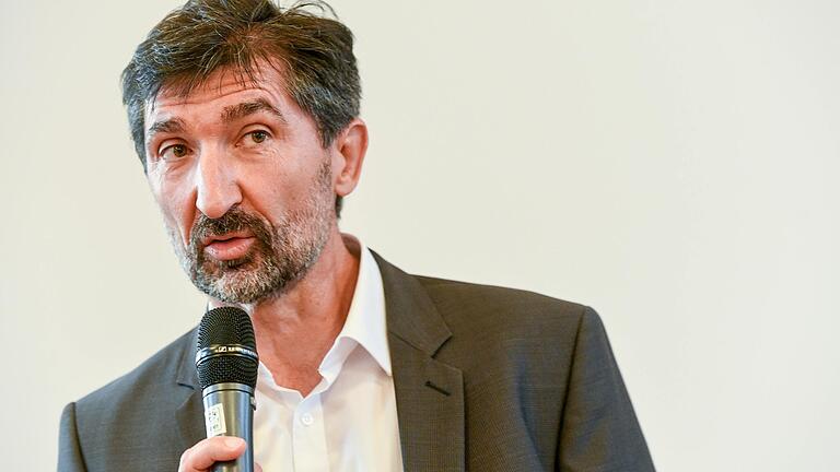 Matthias Weber, Polizeidirektor Würzburg-Stadt: 'Wir erleben es nach wie vor, dass wir Gefährder zwei bis drei Mal die Woche aufgreifen.' Matthias Weber, Polizeidirektor Würzburg-Stadt: 'Wir erleben es nach wie vor, dass wir Gefährder zwei bis drei Mal die Woche aufgreifen.' 