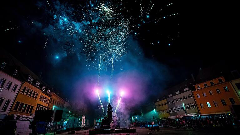 Bunt in die Nacht: In Schweinfurt ist wieder Nacht der Kultur mit viel Programm in der ganzen Innenstadt. Bunt in die Nacht: In Schweinfurt ist wieder Nacht der Kultur mit viel Programm in der ganzen Innenstadt.