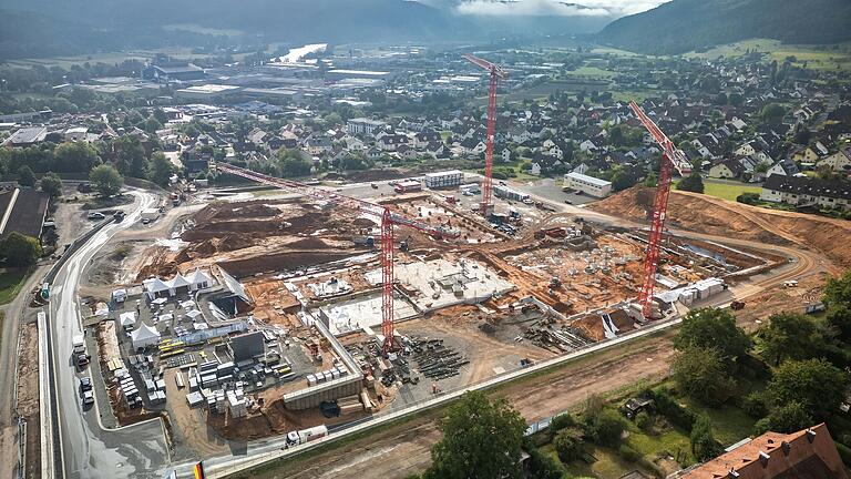Unser Archivfoto zeigt die Baustelle des Klinikums in Lohr am Tag der Grundsteinlegung im September.
