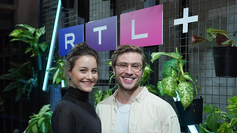 Die Hauptdarsteller Dominique Devenport und Jannik Schümann bei der Vorstellung der TV-Serie 'Sisi' im November vergangenen Jahres. Foto: Jörg Carstensen/dpa/Archiv - Die Hauptdarsteller Dominique Devenport und Jannik Schümann bei der Vorstellung der TV-Serie 'Sisi' im November vergangenen Jahres. Foto: Jörg Carstensen/dpa/Archiv Die Hauptdarsteller Dominique Devenport und Jannik Schümann bei der Vorstellung der TV-Serie 'Sisi' im November vergangenen Jahres. Foto: Jörg Carstensen/dpa/Archiv - Die Hauptdarsteller Dominique Devenport und Jannik Schümann bei der Vorstellung der TV-Serie 'Sisi' im November vergangenen Jahres. Foto: Jörg Carstensen/dpa/Archiv