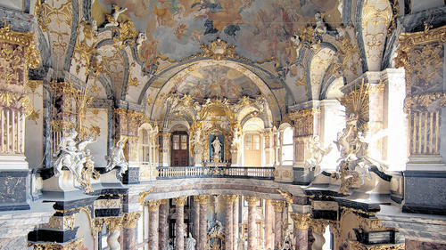 Ein Juwel barocker Baukunst – aber auch wenn die Schäden für Besucher kaum zu erkennen sind: Die Hofkirche in der Würzburger Residenz bröckelt vor sich hin. Ein Juwel barocker Baukunst – aber auch wenn die Schäden für Besucher kaum zu erkennen sind: Die Hofkirche in der Würzburger Residenz bröckelt vor sich hin.