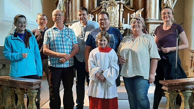 Auf dem Foto von links: Svenja Pataky, Wallfahrtsführer Herbert Schlemmer, Robert Warmuth, Michael Werner, Jule-Marie Werner, Christiane Pataky, Nina Dirschbacher. Auf dem Foto von links: Svenja Pataky, Wallfahrtsführer Herbert Schlemmer, Robert Warmuth, Michael Werner, Jule-Marie Werner, Christiane Pataky, Nina Dirschbacher.