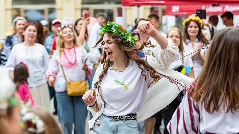 Viele Besucher in der Würzburger Innenstadt am Samstag 13.05.23 beim Stadtradeln, Zukunfts- und Europatag mit Aktionen und Infoständen am Unteren Markt.
