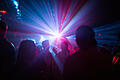 Über eine Sperrstunde in Würzburger Clubs wird zurzeit diskutiert       -  Disco (Symbolbild).
