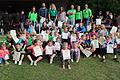 Stolz präsentieren die erfolgreichen Teilnehmer des Wollbacher Gemeindesportfest ihre Urkunden mit dem Mehrkampfabzeichen.
