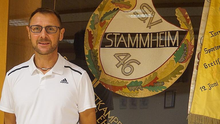 Kontinuität wird groß geschrieben beim SV Stammheim: Andreas Karl durchlebt dort seine dritte Saison als Trainer und sorgt dafür, dass die Elf erneut im oberen Tabellendrittel mitmischt. Kontinuität wird groß geschrieben beim SV Stammheim: Andreas Karl durchlebt dort seine dritte Saison als Trainer und sorgt dafür, dass die Elf erneut im oberen Tabellendrittel mitmischt.