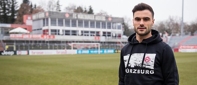 Dennis Schmitt, Co-Trainer des Drittligisten Würzburger Kickers, ist ein Jugendfreund von Marcel Schäfer.&nbsp;