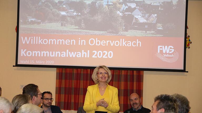 Landrätin Tamara Bischof von den Freien Wählern auf Wahlkampf-Tour in Obervolkach.