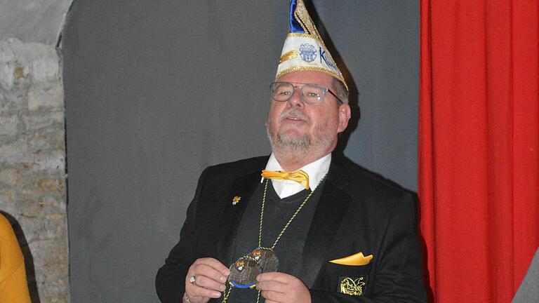Rainer Müller bei der Vorstellung des neuen Ordens. Rainer Müller bei der Vorstellung des neuen Ordens.