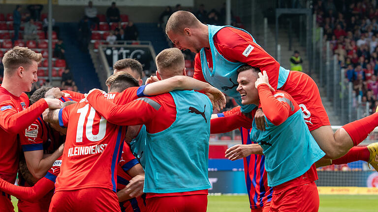 1. FC Heidenheim - SV Sandhausen       -  Heidenheim steht vor dem Aufstieg in die Bundesliga.