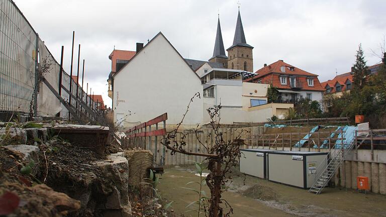 Triste Aussichten für den geplanten Hotel-Gasthof 'Wilder Mann' in Gerolzhofen. Die seit vielen Monaten ruhende Baustelle beschäftigt nun auch das Landgericht Schweinfurt.