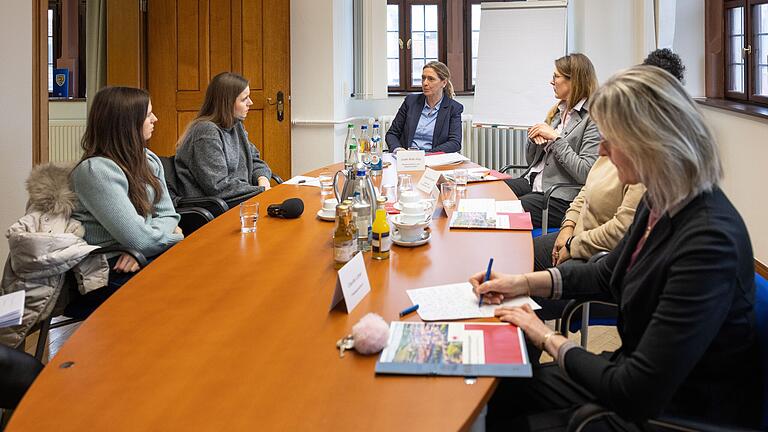 Pressekonferenz zum Thema Digitale Medien an Schulen im Grafeneckart.&nbsp;