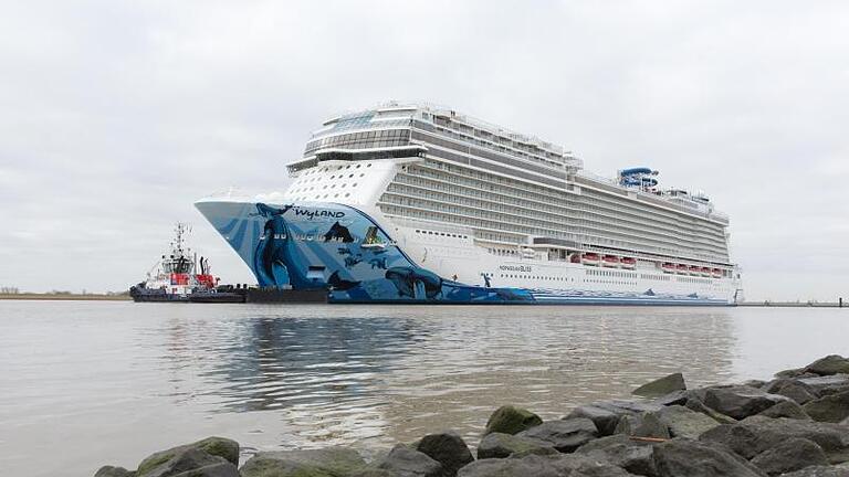 Die US-Reederei Norwegian Cruise Line lässt mehrere neue Kreuzfahrtschiffe bauen. Foto: Jörg Sarbach/dpa       -  Wegen des Verdachts auf einen Cholera-Ausbruch saßen 3000 Menschen auf einem Kreuzfahrtschiff fest.