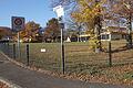 An der Einmündung in die Straße nach Obersteinbach wurde der Spielplatz an der Schule in Untersteinbach bereits eingezäunt, jetzt soll der Zaun bis zum Eingang zum Schulgelände auch im Siedlungsbereich verlängert werden.