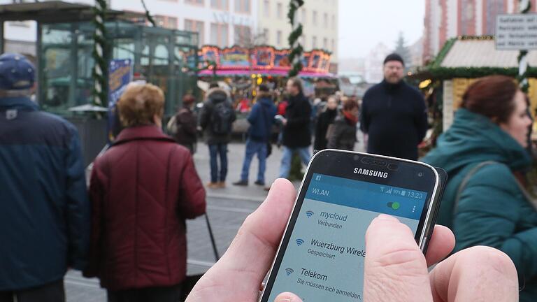 Auf dem Würzburger Weihnachtsmarkt gab es ein freies WLAN. Möglicherweise gilt das bald für die ganze Stadt.