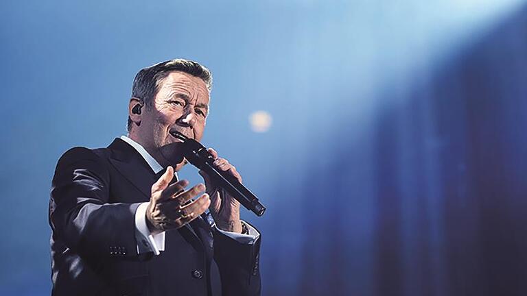 Roland Kaiser wird erst am 22. Juli 2022, 20 Uhr, in Fulda auftreten. Die Open-Air-Konzerte auf dem Domplatz wurden wegen Corona um ein Jahr verschoben. Foto: Steffen Schmid       -  Roland Kaiser wird erst am 22. Juli 2022, 20 Uhr, in Fulda auftreten. Die Open-Air-Konzerte auf dem Domplatz wurden wegen Corona um ein Jahr verschoben. Foto: Steffen Schmid