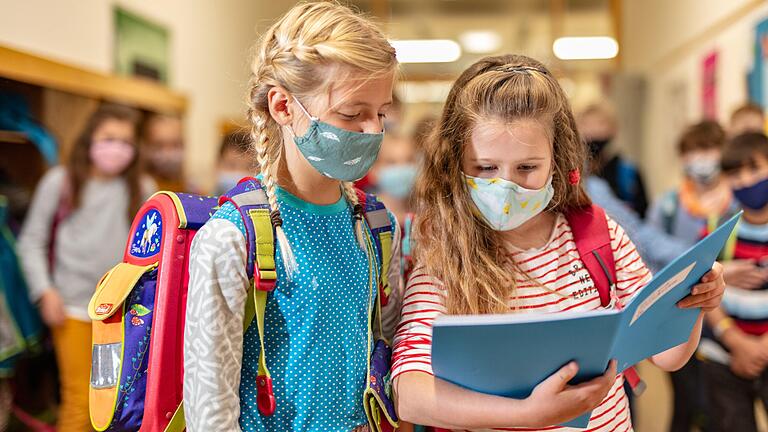 Maskenpflicht in allen Jahrgangsstufen der bayerischen Schulen. Unser Symbolbild entstand in Würzburg.&nbsp;