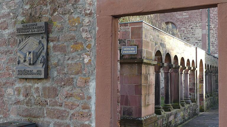 Der Eingang zum Klostergelände an der Spessartstaße