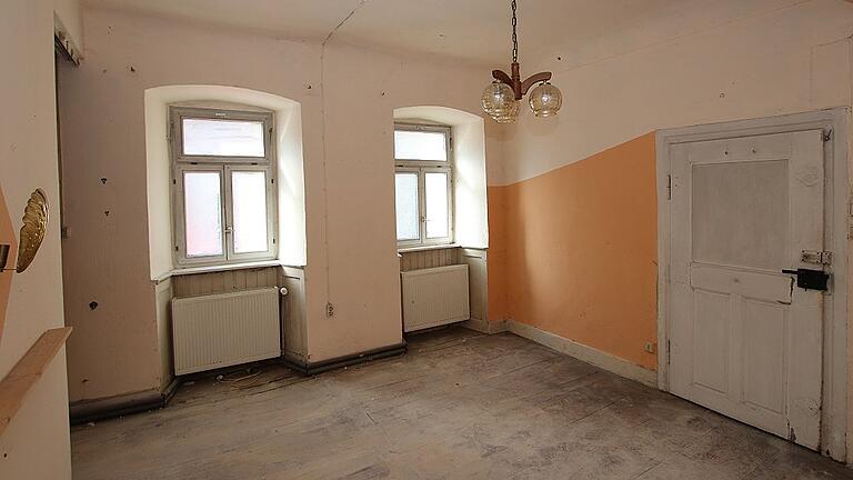 Anno dazumal: In der Mainbernheimer Altstadt hat die Bäckerei Schmidt, später Bären-Schmidt, in den Anfangszeiten ihren Verkaufsraum gehabt. Das Gebäude ist inzwischen privat verkauft. Anno dazumal: In der Mainbernheimer Altstadt hat die Bäckerei Schmidt, später Bären-Schmidt, in den Anfangszeiten ihren Verkaufsraum gehabt. Das Gebäude ist inzwischen privat verkauft.